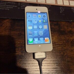 Apple White iPod Touch Braided USB C to 30 Pin charging cable. 4th gen model.